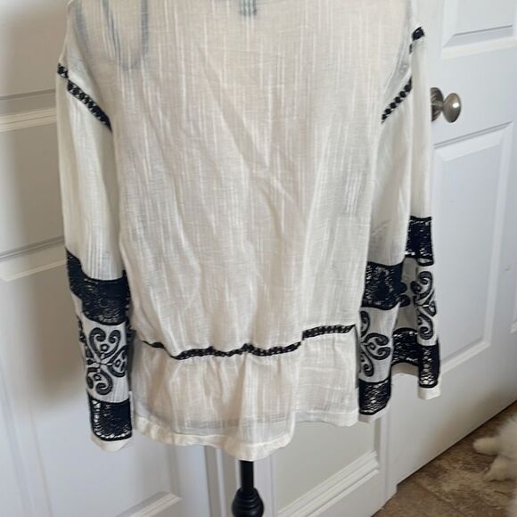 Laundry by Shelli Segal white and black boho blouse. So pretty! - Picture 3 of 5